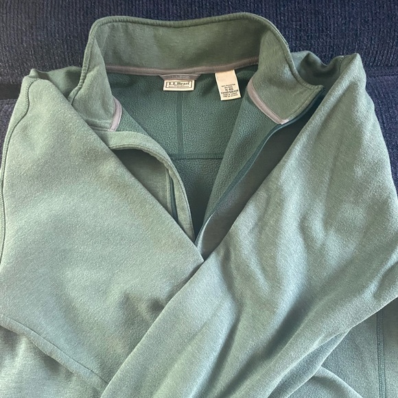 LL Bean Green Athletic Pullover - Picture 2 of 4